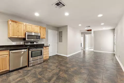 525 W Hutchison St #A, San Marcos, TX 78666