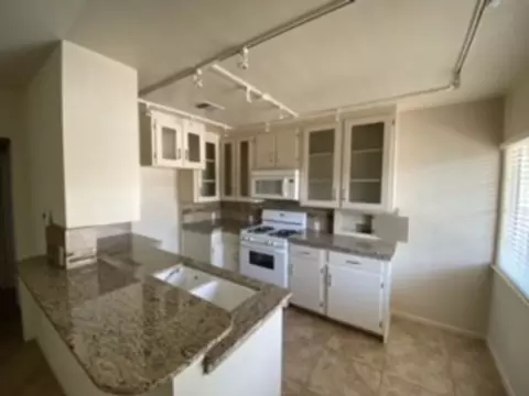 10814 Blix St #818-4, North Hollywood, CA 91602
