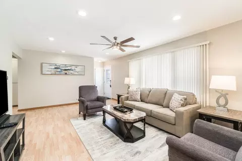 e berkley ln, Hoffman Estates, IL 60169