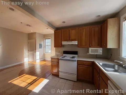 466 Green St #9, Cambridge, MA 02139