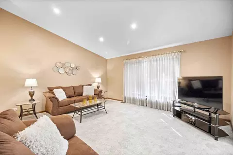 orchard ln, Bloomingdale, IL 60108