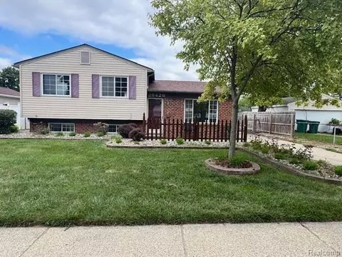 28426 Halecreek St, Romulus, MI 48174