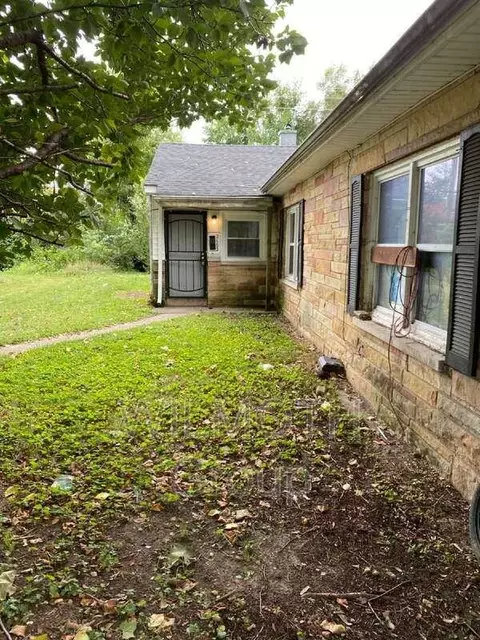 2163 Admiral Dr #1, Indianapolis, IN 46219