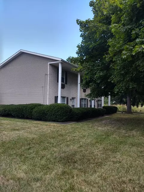 10576 Market Ave N, Hartville, OH 44632