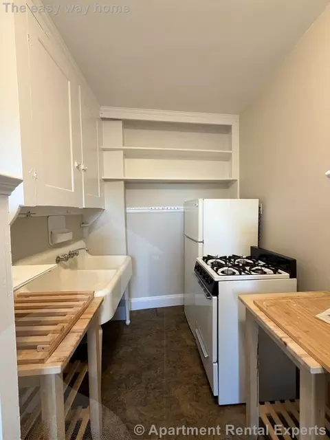 15 Linnaean St #15, Cambridge, MA 02138