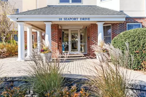 10 Seaport Dr #2111, Quincy, MA 02171