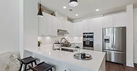 929 Westcott St #9271, Houston, TX 77007