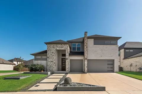 211 Coyote Creek Dr, Lavon, TX 75166
