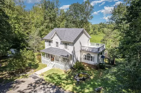 569 Lake Dr, Tappahannock, VA 22560