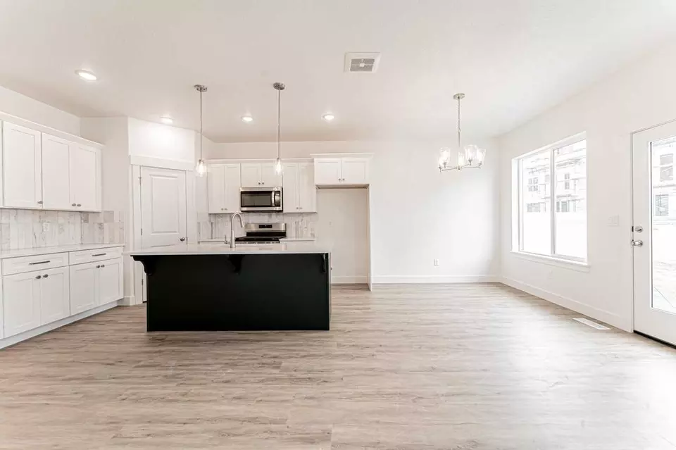  2867 N Blue Dawn Ln, Saratoga Springs, UT 84045 photo 5