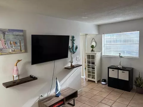 ne 5th ct, Miami, FL 33137
