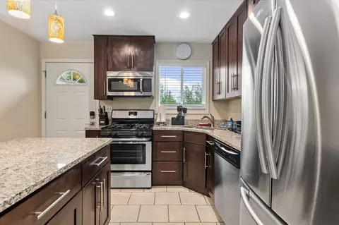w dundee rd, Wheeling, IL 60090 photo 10