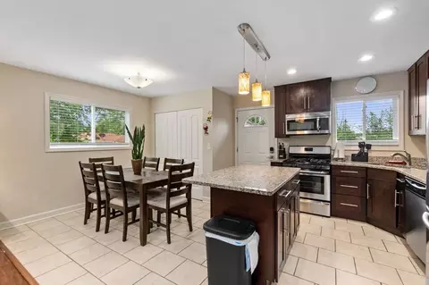 w dundee rd, Wheeling, IL 60090 photo 11