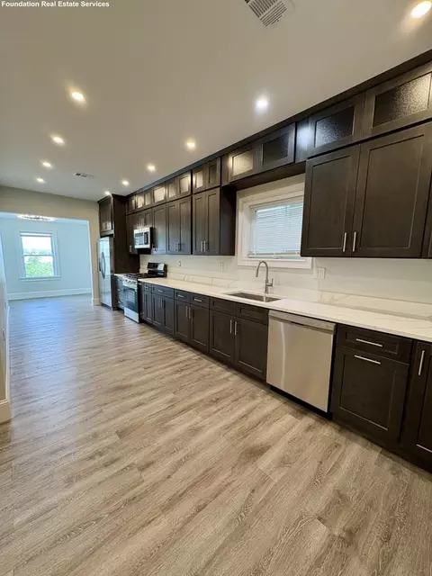 54 Falcon St, Boston, MA 02128