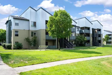 230 SEdgeway Dr, Hillsboro, OR 97006