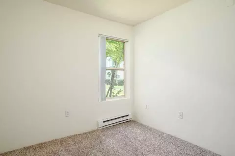 230 SEdgeway Dr, Hillsboro, OR 97006