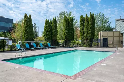 230 SEdgeway Dr, Hillsboro, OR 97006