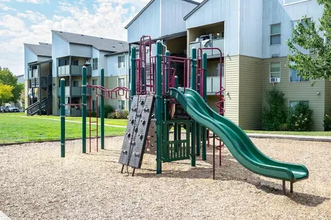230 SEdgeway Dr, Hillsboro, OR 97006