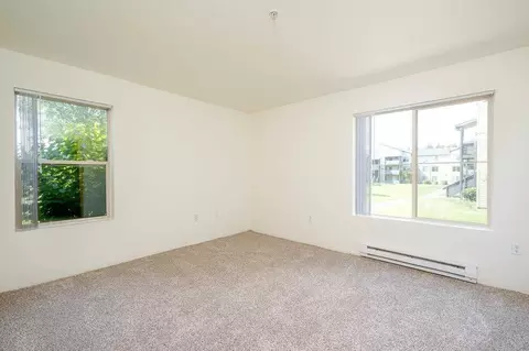 230 SEdgeway Dr, Hillsboro, OR 97006