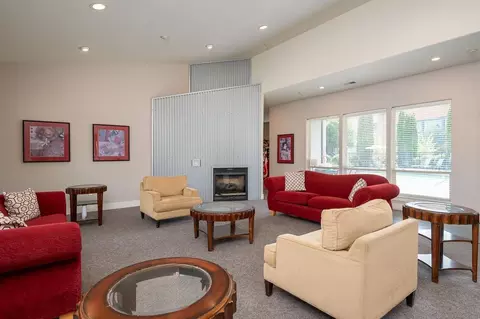 230 SEdgeway Dr, Hillsboro, OR 97006