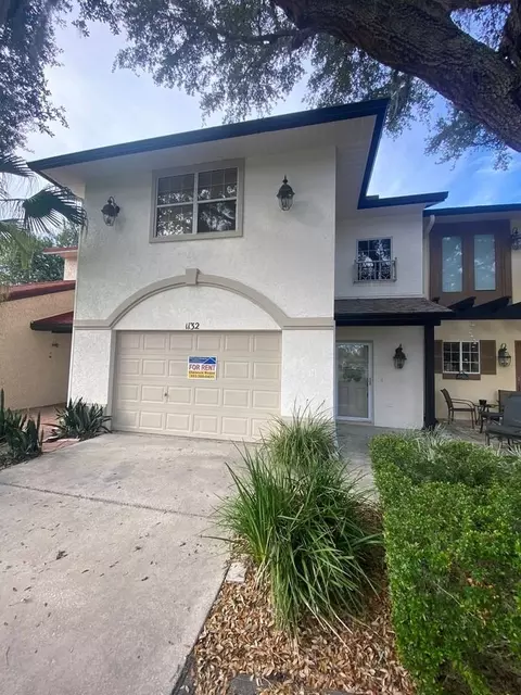 1132 Avenida De Las Casas, Lady Lake, FL 32159