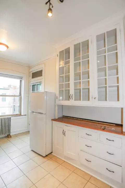 7667 N Sheridan Rd #2, Chicago, IL 60626