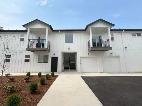 7924 SE Mitchell St #A, Portland, OR 97206