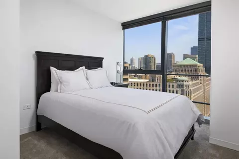 w wolf point plz, Chicago, IL 60606