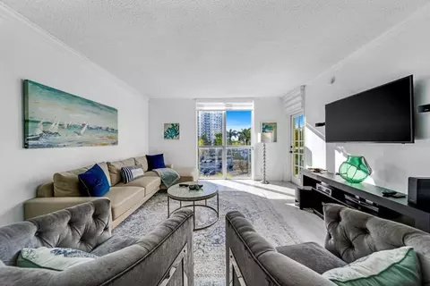 s ocean dr, Hollywood, FL 33019