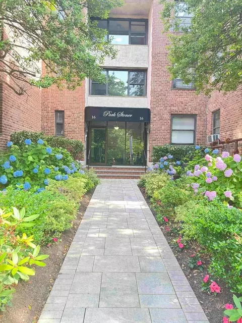 16 Stoner Ave #2G, Great Neck Plaza, NY 11021