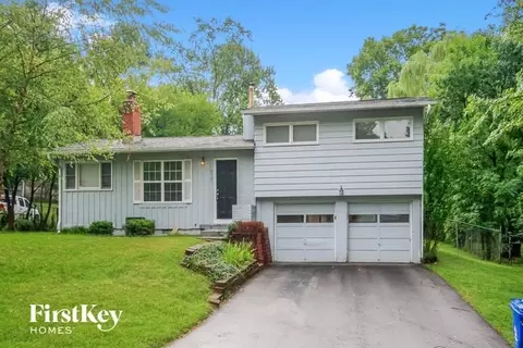 6927 NW Avalon St, Parkville, MO 64152