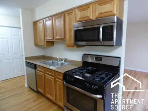1626 W Estes Ave #1F, Chicago, IL 60626