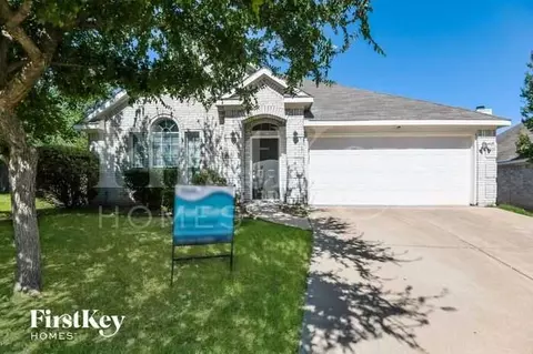 8201 Cedarcrest Ln, Fort Worth, TX 76123