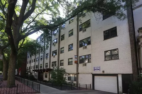 525 W Oakdale Ave #310, Chicago, IL 60657