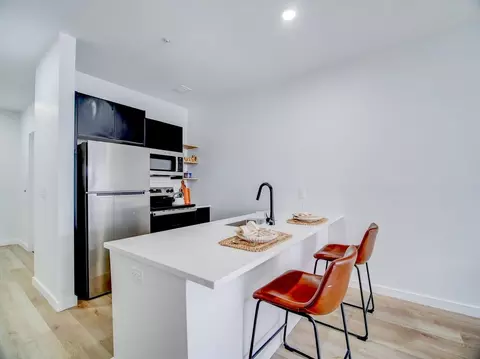 486 Market St # 301, Newark, NJ 07105