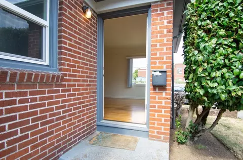 2500 NE Couch St #1, Portland, OR 97232