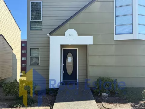2433 S I St, Tacoma, WA 98405