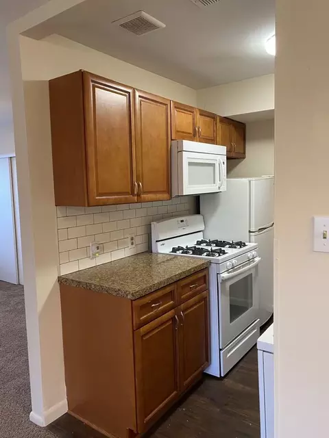 526 Green Ln #2, Philadelphia, PA 19128