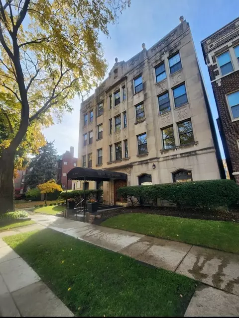 317 S Oak Park Ave #406, Oak Park, IL 60302