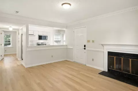13 Academy Ln, Hampton, VA 23669