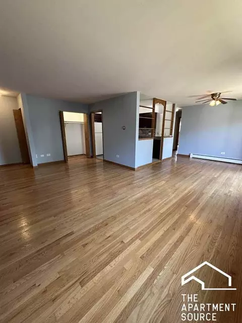 1004 S River Rd #302, Des Plaines, IL 60016