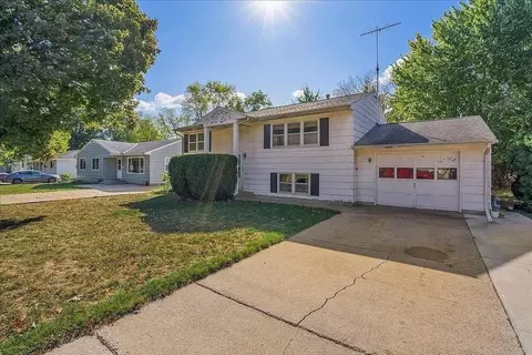 816 W 28th St, Cedar Falls, IA 50613