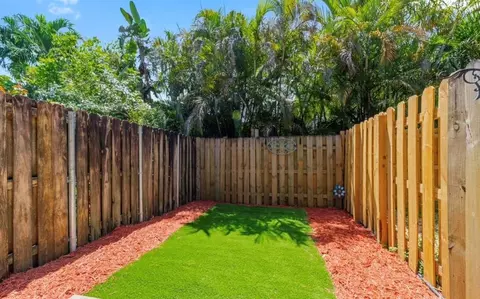 6131 SW 42nd Ct, Davie, FL 33314