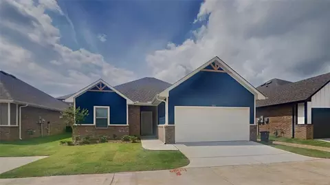 6928 Labelle Dr, Warr Acres, OK 73132
