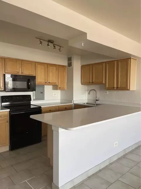 6030 N Sheridan Rd #1003, Chicago, IL 60660