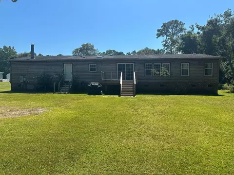 118 April Ln, Stella, NC 28582