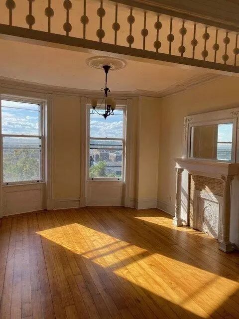 270 8th St #3, Troy, NY 12180