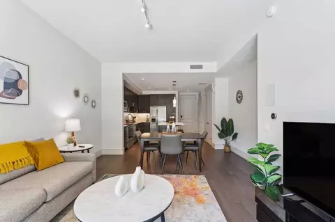 9845 N Central Expy #1013627P, Dallas, TX 75231