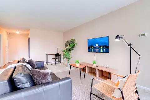 1201 S Bell St #1022402P, Arlington, VA 22202