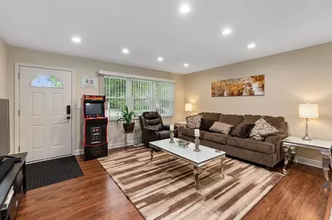 121 King Ct #1285053P, Wheeling, IL 60090